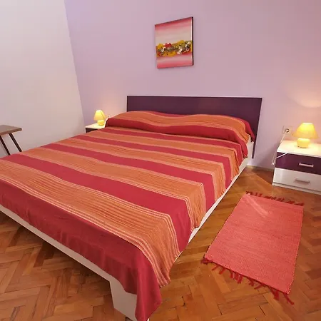 Ivanka 1056 * 풀라