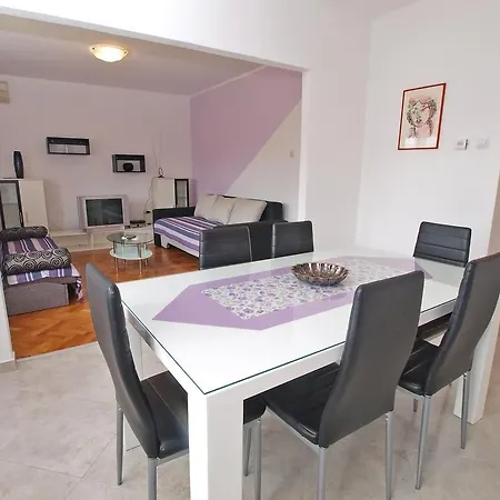 Ivanka 1056 * 풀라