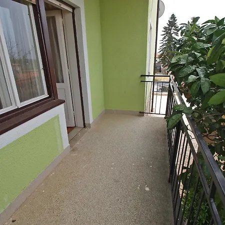 Ivanka 1056 Apartamento