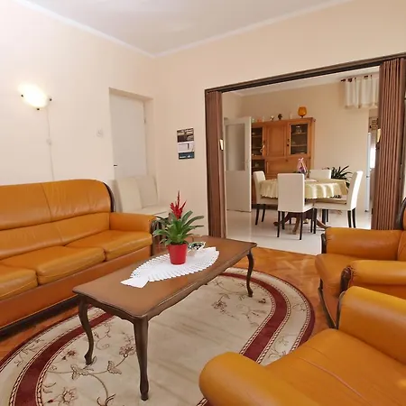 Ivanka 1056 Apartamento *