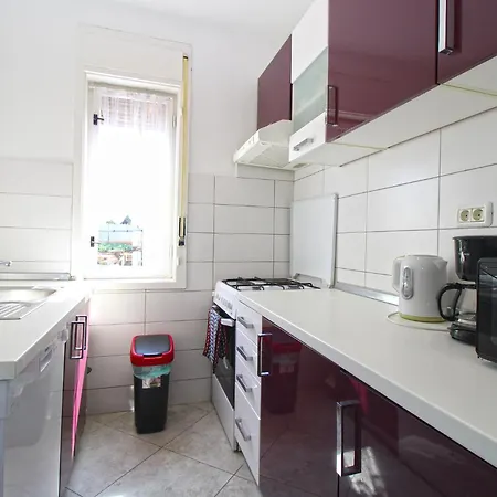 Ivanka 1056 Apartamento *