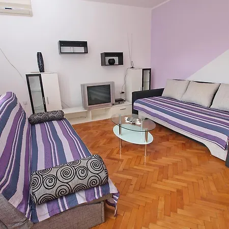 Ivanka 1056 * Πούλα