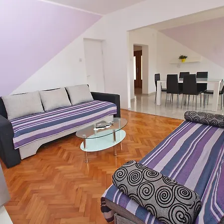 Ivanka 1056 Πούλα